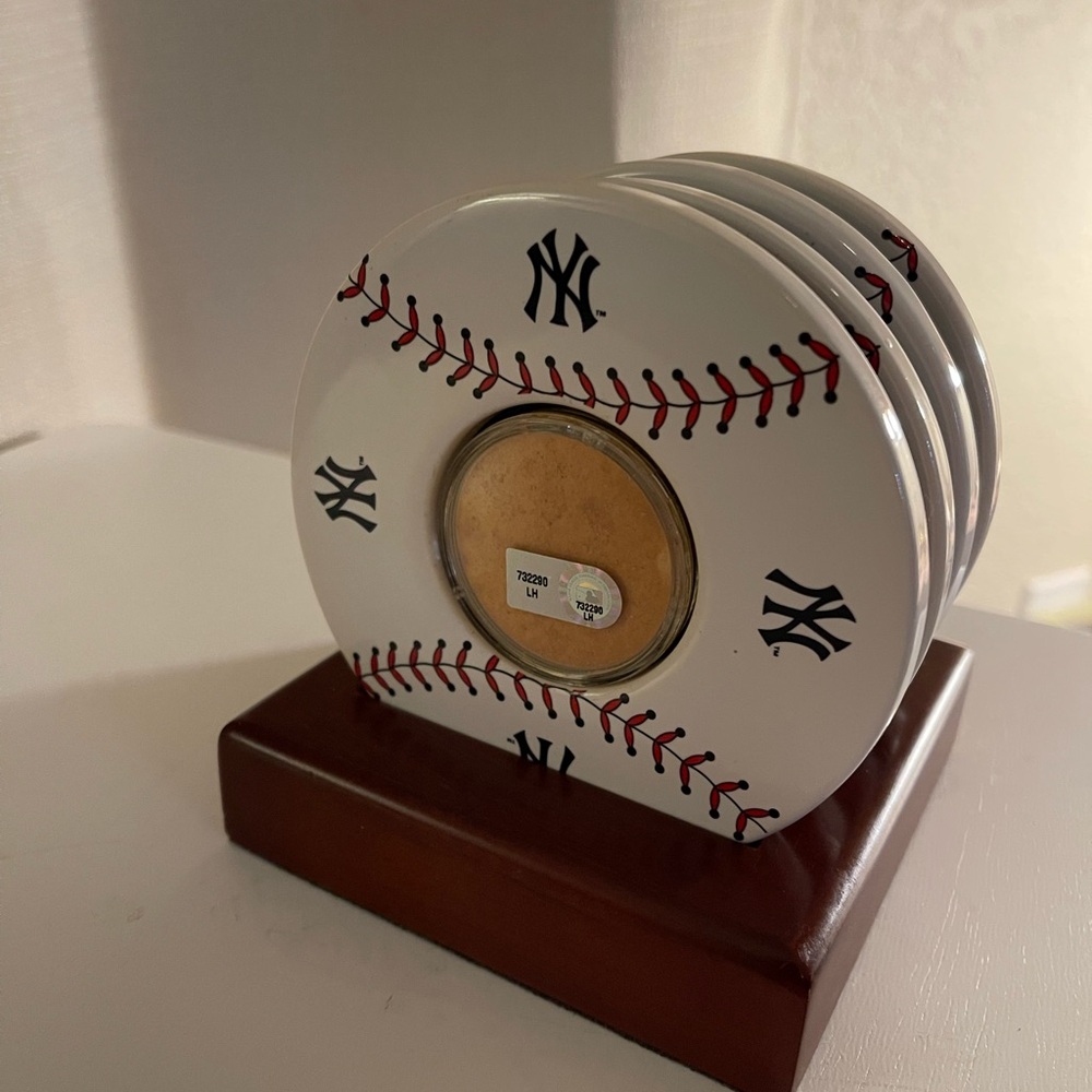 NY Yankee Coasters w/ Game Field Dirt Center Authentic - Picture 4 of 6